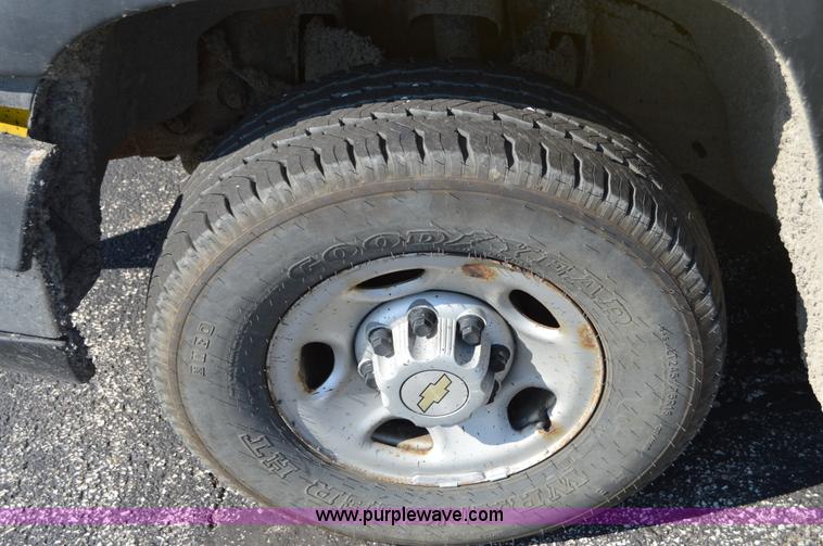 image for item AY9454 2006 Chevrolet Silverado 2500HD utility truck