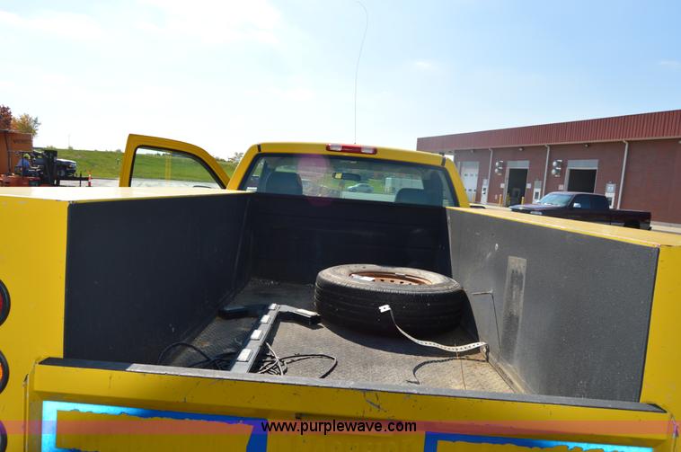 image for item AY9454 2006 Chevrolet Silverado 2500HD utility truck