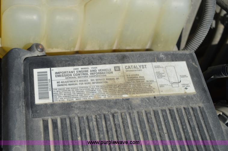 image for item AY9454 2006 Chevrolet Silverado 2500HD utility truck