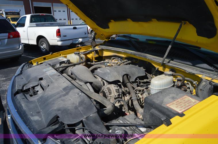 image for item AY9454 2006 Chevrolet Silverado 2500HD utility truck