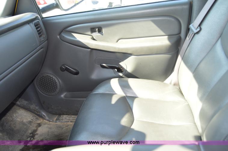 image for item AY9454 2006 Chevrolet Silverado 2500HD utility truck