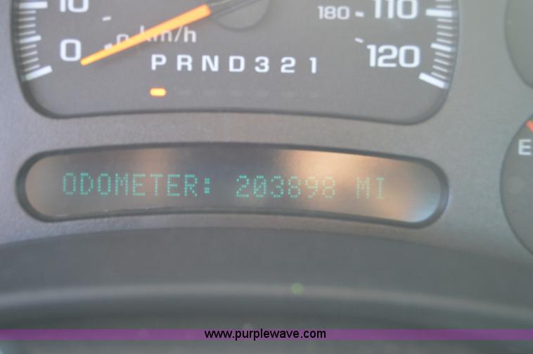 image for item AY9454 2006 Chevrolet Silverado 2500HD utility truck