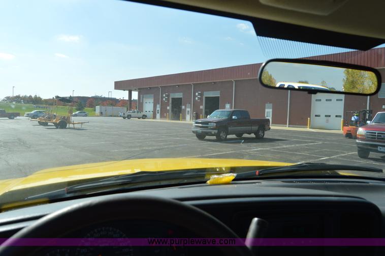 image for item AY9454 2006 Chevrolet Silverado 2500HD utility truck