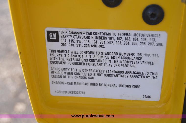 image for item AY9454 2006 Chevrolet Silverado 2500HD utility truck