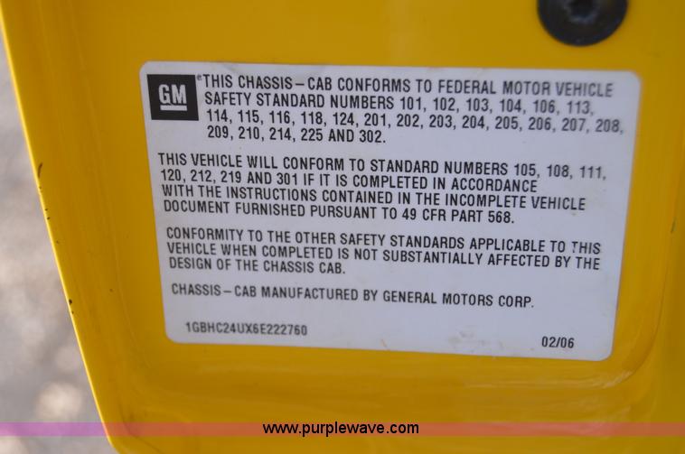 image for item AY9454 2006 Chevrolet Silverado 2500HD utility truck