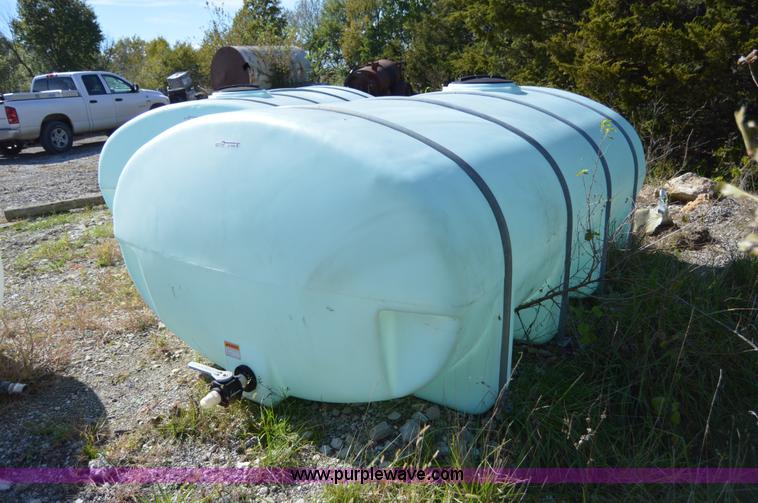 image for item AY9458 2,000 gallon poly tank