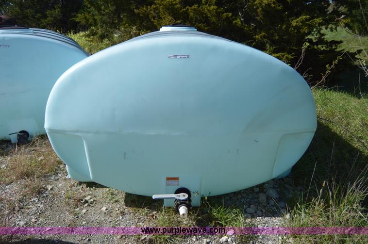 image for item AY9458 2,000 gallon poly tank