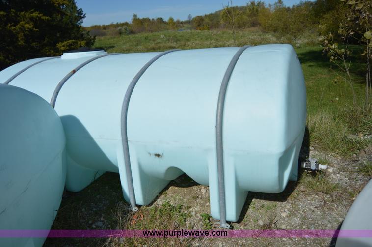 image for item AY9458 2,000 gallon poly tank
