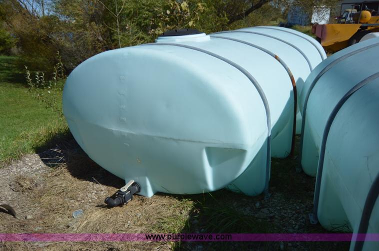 image for item AY9458 2,000 gallon poly tank
