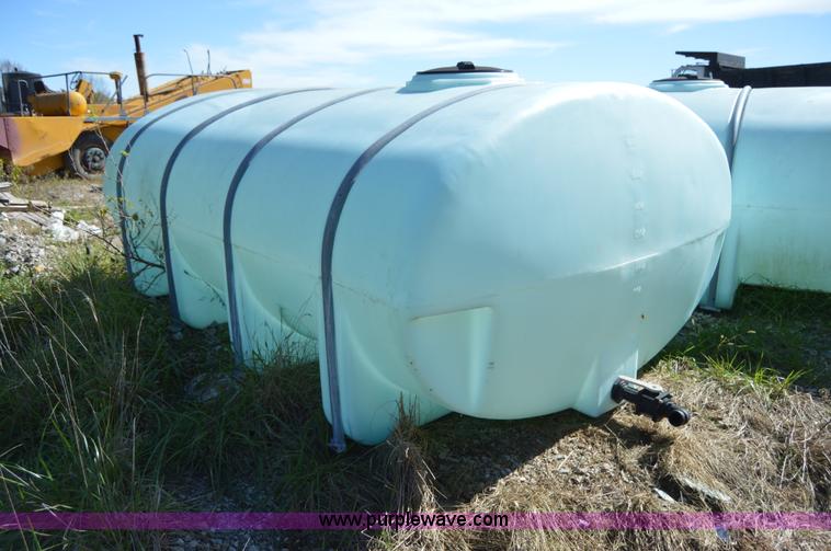 image for item AY9458 2,000 gallon poly tank