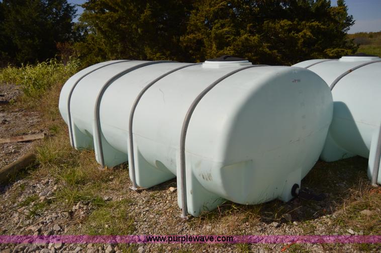 image for item AY9459 2,000 gallon poly tank