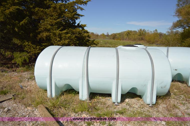 image for item AY9459 2,000 gallon poly tank