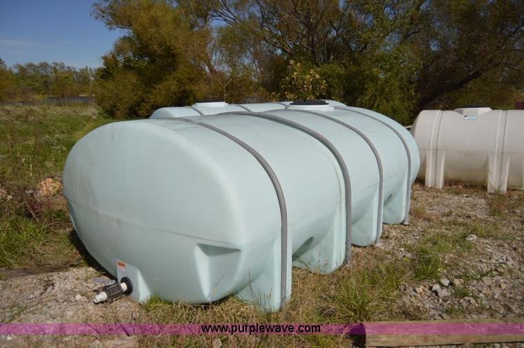 image for item AY9459 2,000 gallon poly tank