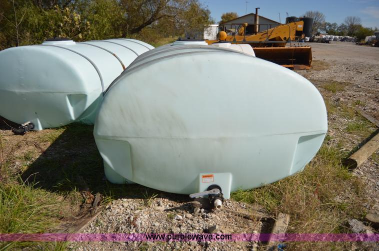 image for item AY9459 2,000 gallon poly tank