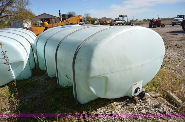 image for item AY9459 2,000 gallon poly tank