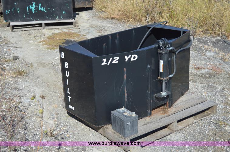 image for item AY9463 B Built Mfg. 1/2 yd. skid steer shuttle box