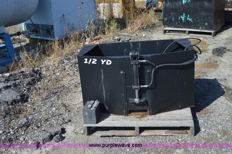 image for item AY9463 B Built Mfg. 1/2 yd. skid steer shuttle box