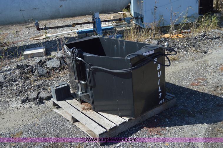 image for item AY9463 B Built Mfg. 1/2 yd. skid steer shuttle box