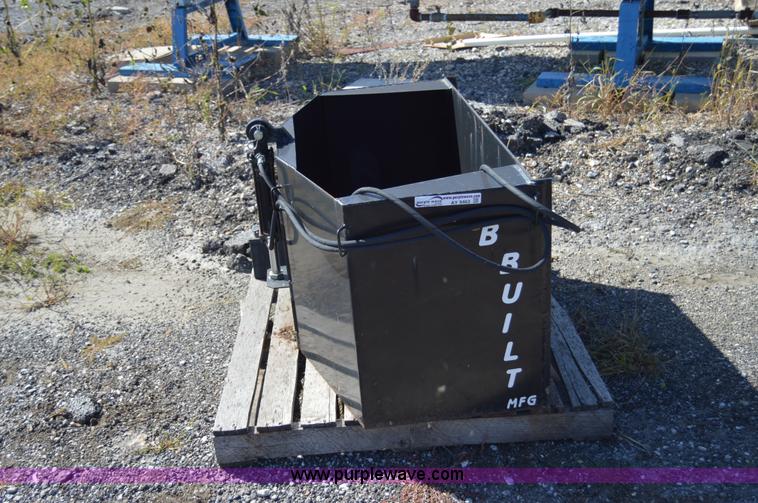 image for item AY9463 B Built Mfg. 1/2 yd. skid steer shuttle box