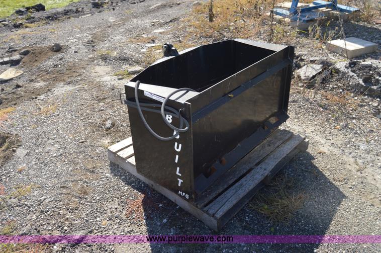 image for item AY9463 B Built Mfg. 1/2 yd. skid steer shuttle box