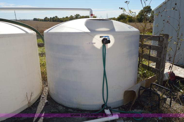 image for item AY9464 1,500 gallon poly tank