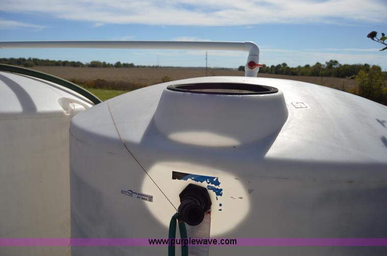 image for item AY9464 1,500 gallon poly tank