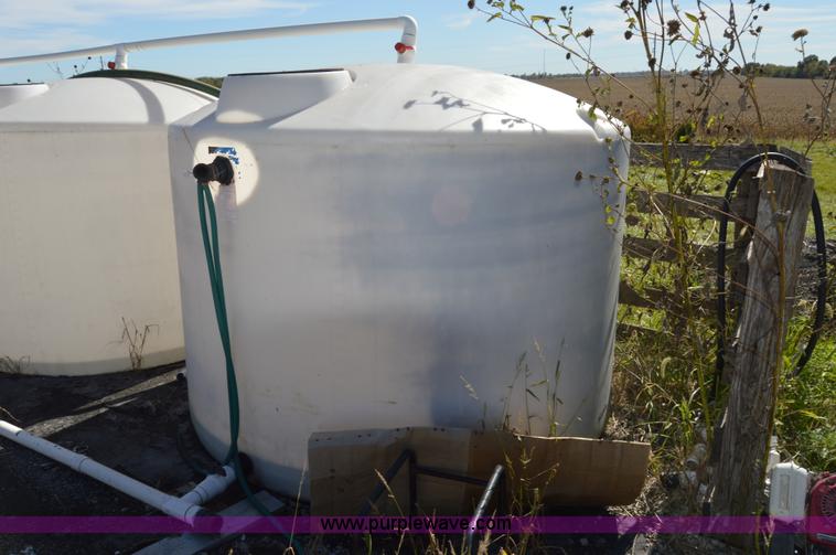 image for item AY9464 1,500 gallon poly tank