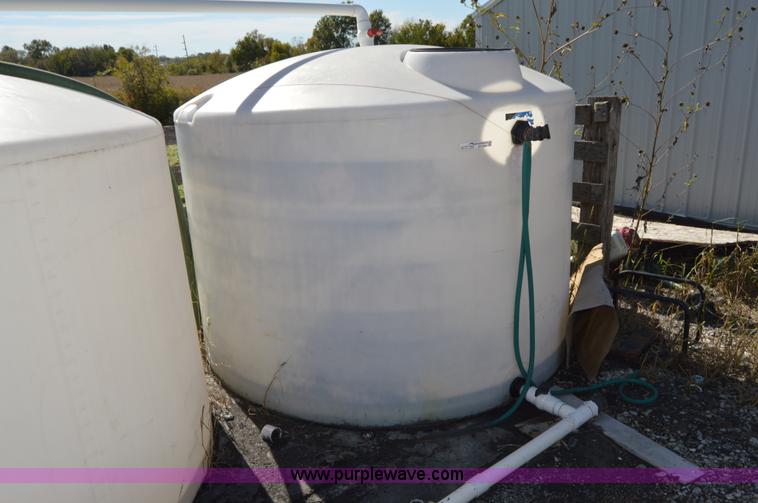 image for item AY9464 1,500 gallon poly tank