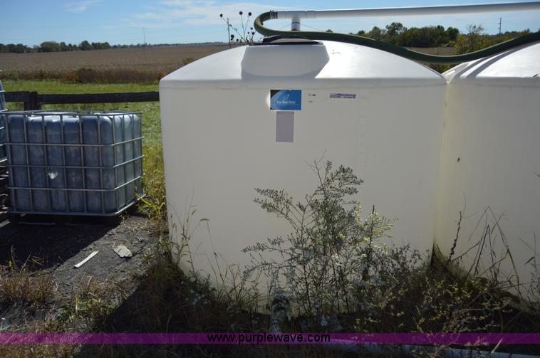 image for item AY9466 1,500 gallon poly tank