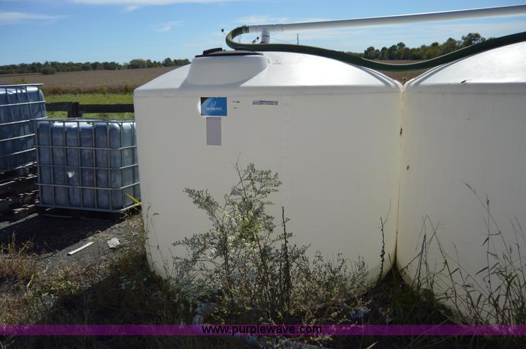 image for item AY9466 1,500 gallon poly tank