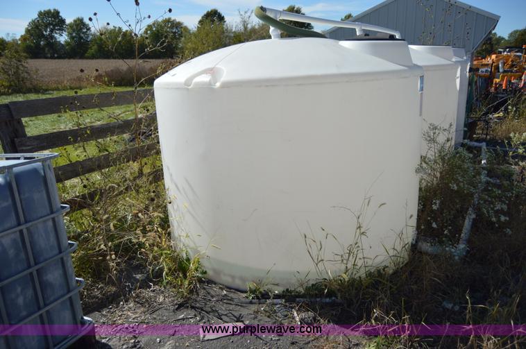 image for item AY9466 1,500 gallon poly tank