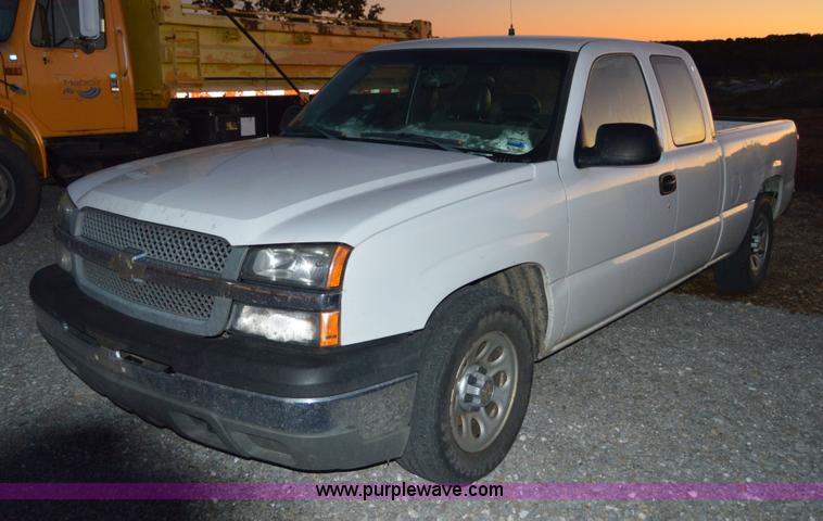 image for item AY9471 2005 Chevrolet Silverado 1500 Ext. Cab pickup truck