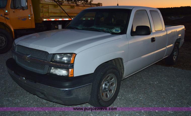image for item AY9471 2005 Chevrolet Silverado 1500 Ext. Cab pickup truck