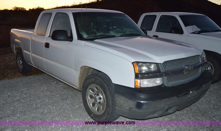 image for item AY9471 2005 Chevrolet Silverado 1500 Ext. Cab pickup truck