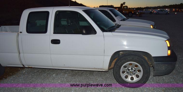 image for item AY9471 2005 Chevrolet Silverado 1500 Ext. Cab pickup truck