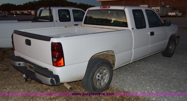 image for item AY9471 2005 Chevrolet Silverado 1500 Ext. Cab pickup truck