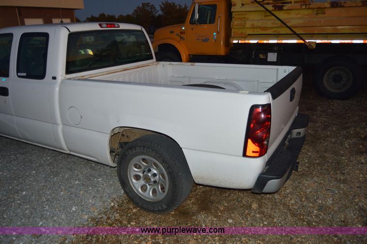 image for item AY9471 2005 Chevrolet Silverado 1500 Ext. Cab pickup truck