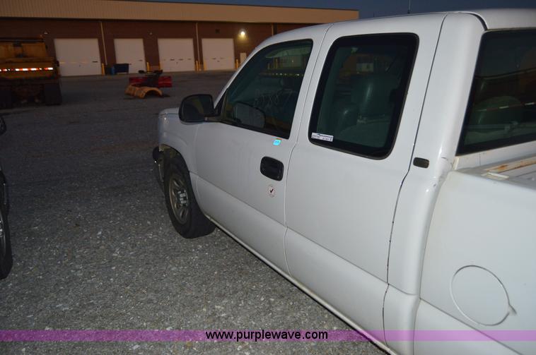 image for item AY9471 2005 Chevrolet Silverado 1500 Ext. Cab pickup truck
