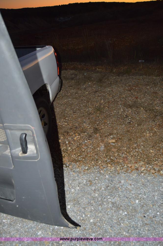 image for item AY9471 2005 Chevrolet Silverado 1500 Ext. Cab pickup truck