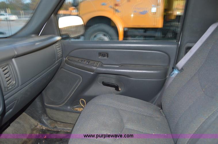 image for item AY9471 2005 Chevrolet Silverado 1500 Ext. Cab pickup truck