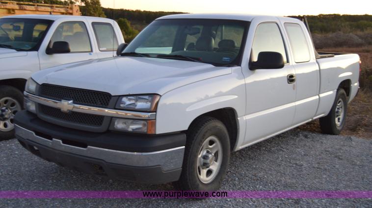 image for item AY9472 2004 Chevrolet Silverado 1500 Ext. Cab pickup truck