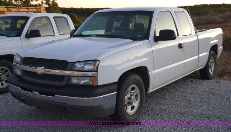image for item AY9472 2004 Chevrolet Silverado 1500 Ext. Cab pickup truck
