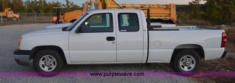 image for item AY9472 2004 Chevrolet Silverado 1500 Ext. Cab pickup truck