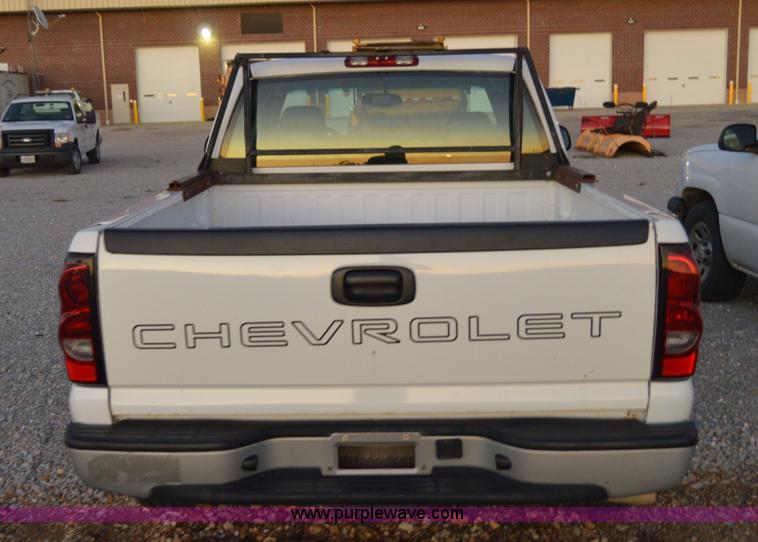 image for item AY9472 2004 Chevrolet Silverado 1500 Ext. Cab pickup truck
