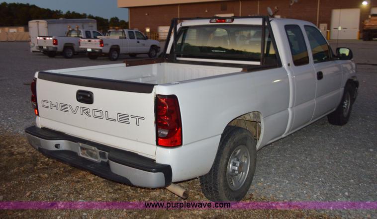 image for item AY9472 2004 Chevrolet Silverado 1500 Ext. Cab pickup truck
