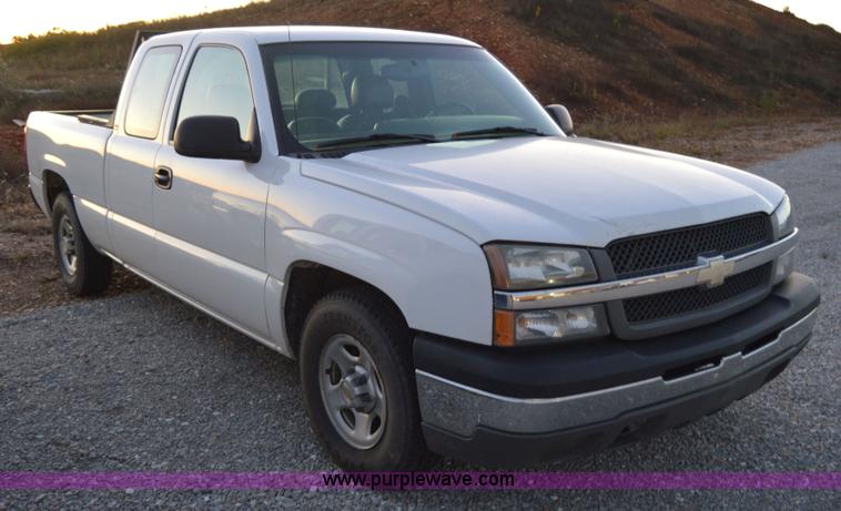 image for item AY9472 2004 Chevrolet Silverado 1500 Ext. Cab pickup truck