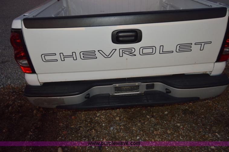 image for item AY9472 2004 Chevrolet Silverado 1500 Ext. Cab pickup truck