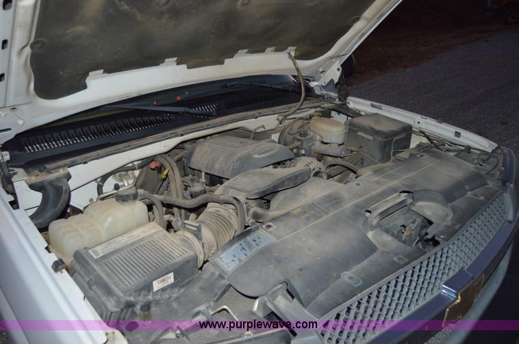 image for item AY9472 2004 Chevrolet Silverado 1500 Ext. Cab pickup truck