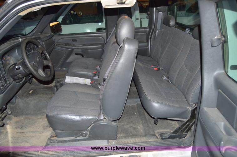 image for item AY9472 2004 Chevrolet Silverado 1500 Ext. Cab pickup truck