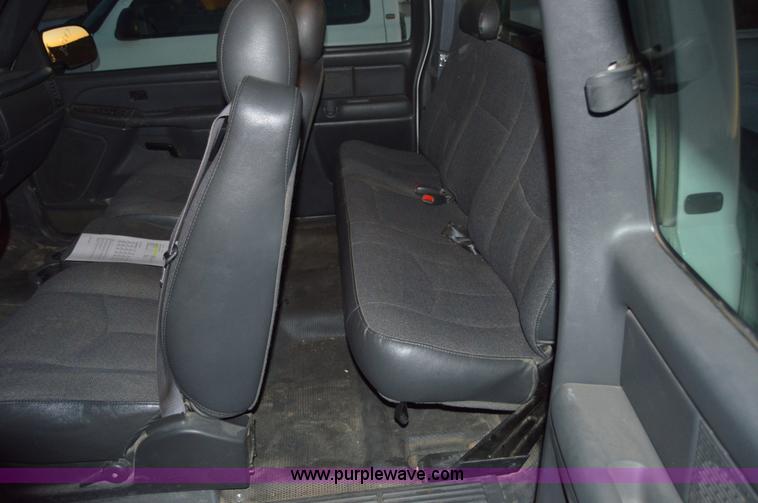 image for item AY9472 2004 Chevrolet Silverado 1500 Ext. Cab pickup truck